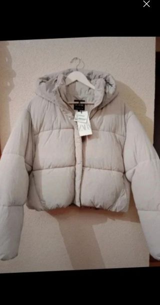Cazadora Zara acolchada beige