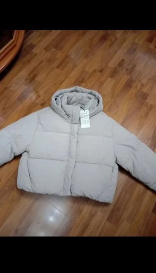 Cazadora Zara acolchada beige