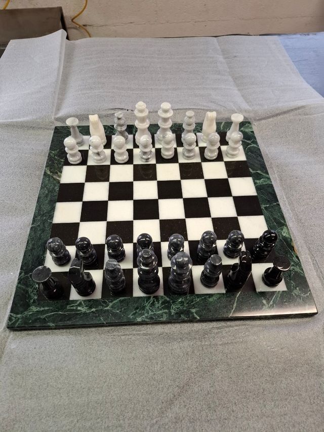 Scacchiera in marmo bianco e nero