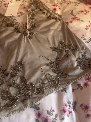 Top Zara bordado plata y beige