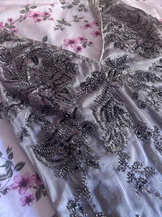 Top Zara bordado plata y beige
