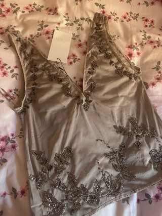 Top Zara bordado plata y beige