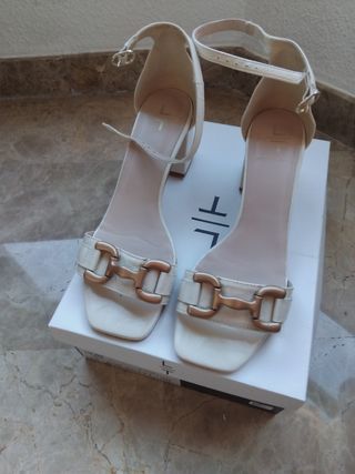 Sandalias blancas tacón dorado talla 39