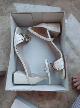 Sandalias blancas tacón dorado talla 39