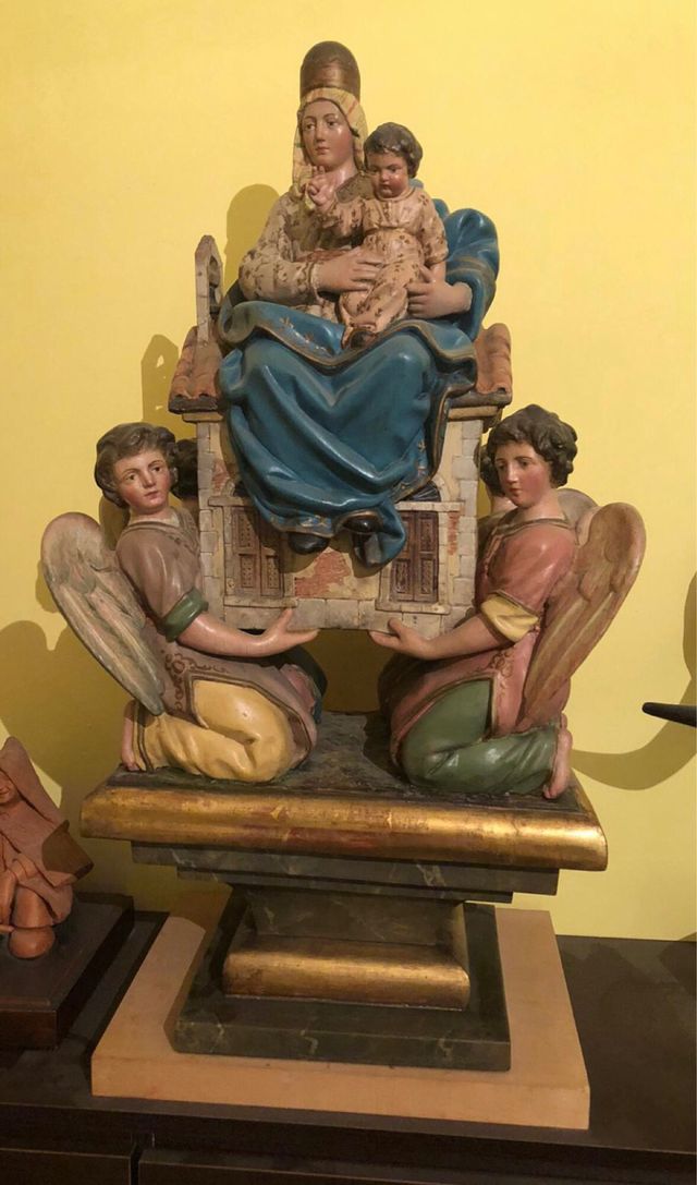 Virgen de Loreto tallada a mano escultura madera