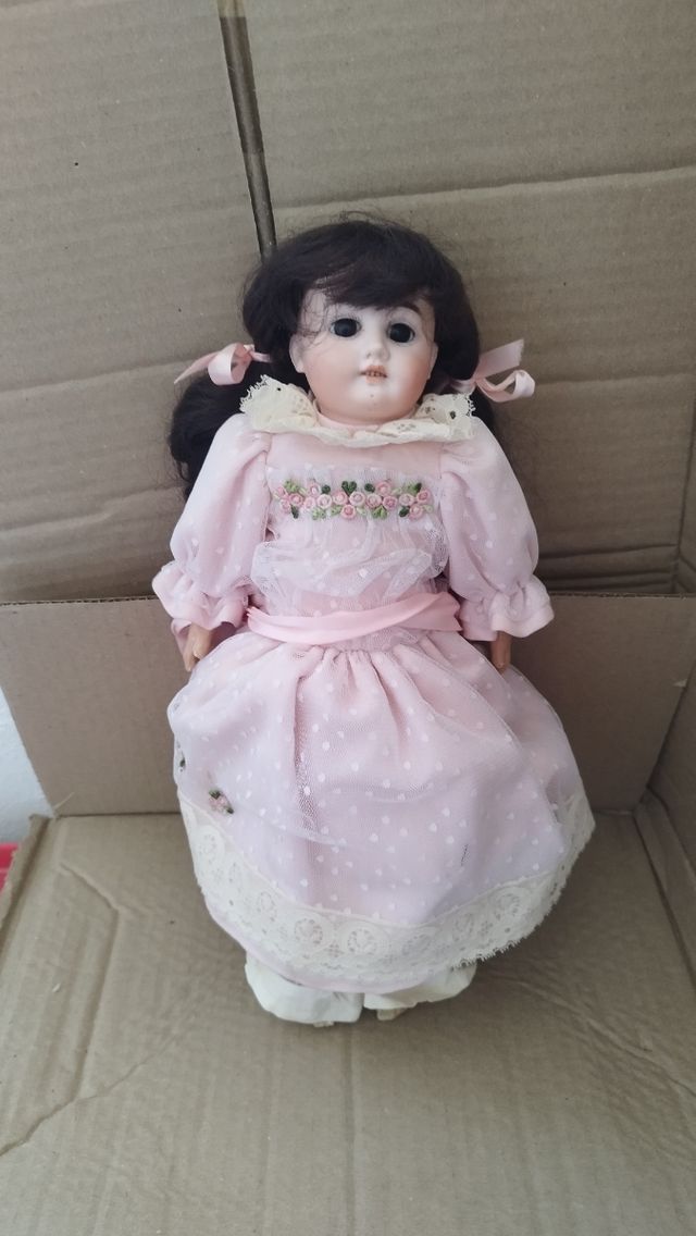 Muñeca antigua cartón piedra