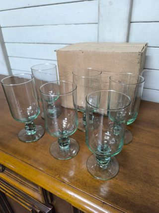 Juego 6 copas de cristal verde. 