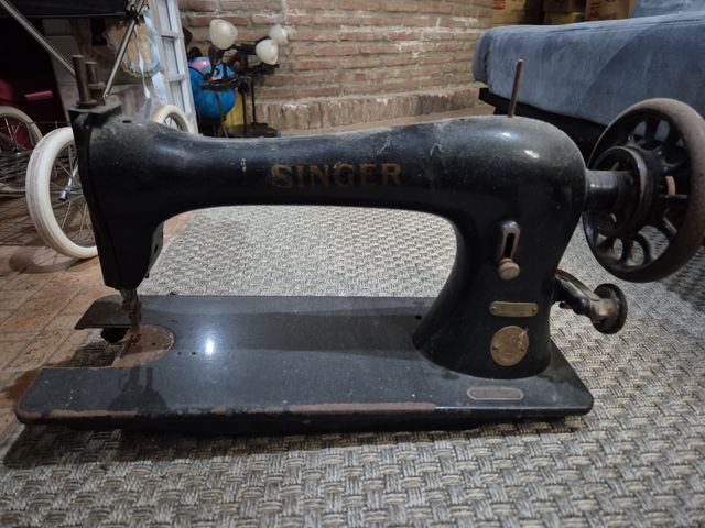 Máquina de coser Singer antigua