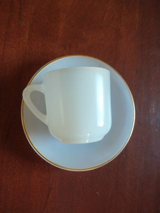 Taza y plato café Arcopal blanco y dorado
