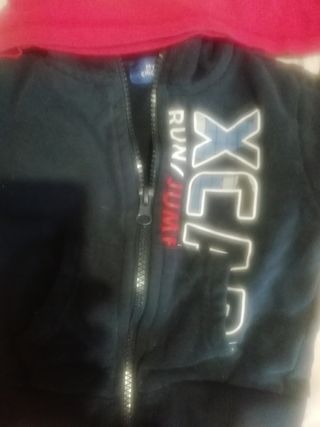 Maglietta rossa con emoji