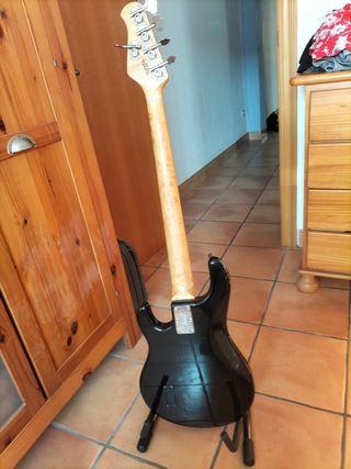 Music Man Stingray 5 Bajo Eléctrico Negro