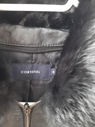 Chaquetón de piel Cortefiel con capucha, talla G 