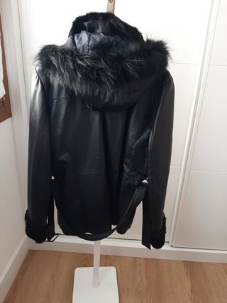 Chaquetón de piel Cortefiel con capucha, talla G 