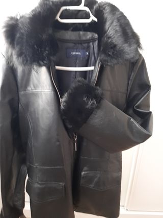 Chaquetón de piel Cortefiel con capucha, talla G 