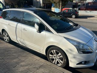 Peugeot 5008 2012