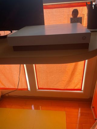 Xbox One X 1TB Blanca + Mando Rojo