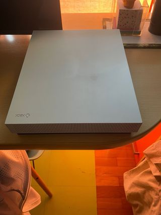 Xbox One X 1TB Blanca + Mando Rojo