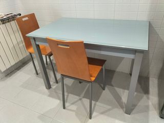 Mesa de cocina y 2 sillas