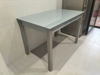 Mesa de cocina y 2 sillas