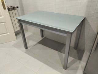 Mesa de cocina y 2 sillas