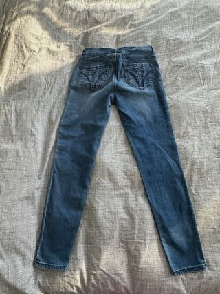 Pantalones premamá vaqueros desgastados