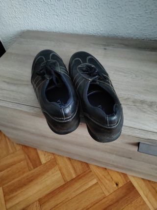 Zapatos de piel negros con cordones 43