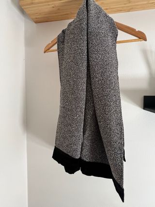 Bufanda con borde de terciopelo