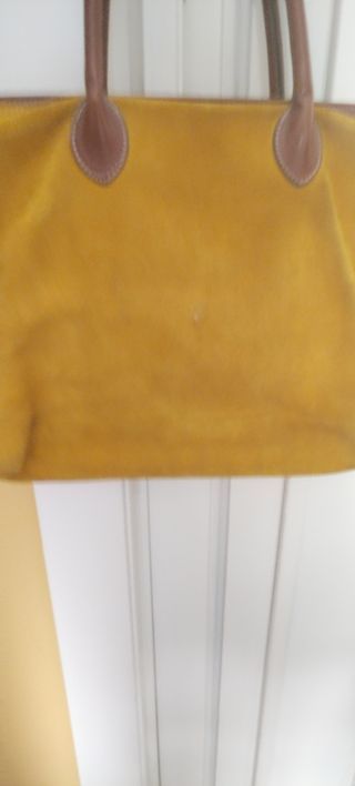 Bolso de ante amarillo y marrón