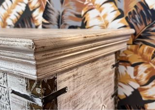 Baúl de madera de mango con latón