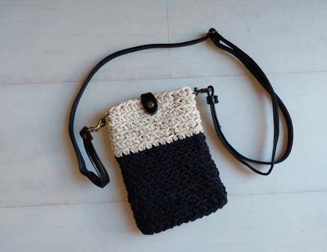 Bolso crochet móvil negro y beige nuevo