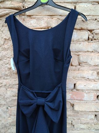 Vestido de fiesta negro con lazo