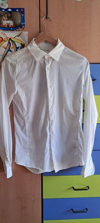 Camisa blanca de manga larga