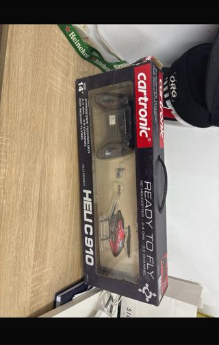 Elicottero telecomandato rosso e nero