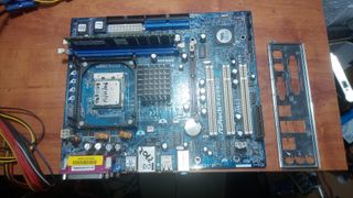 Placa Base Asrock P4VM800 478 + Micro + RAM DDR
