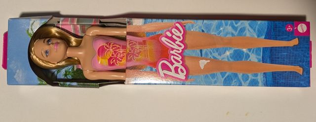 Muñeca Barbie con traje de baño