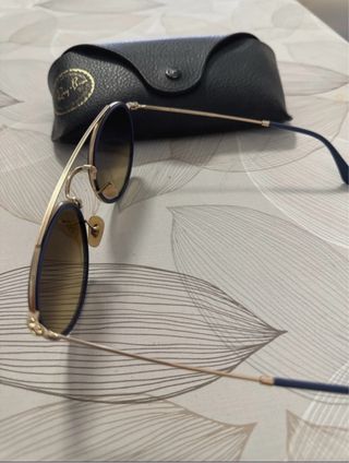 Occhiali da sole Ray-Ban blu e oro con custodia