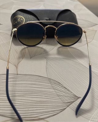 Occhiali da sole Ray-Ban blu e oro con custodia