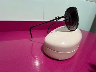 Gafas de sol Guess negras y plateadas