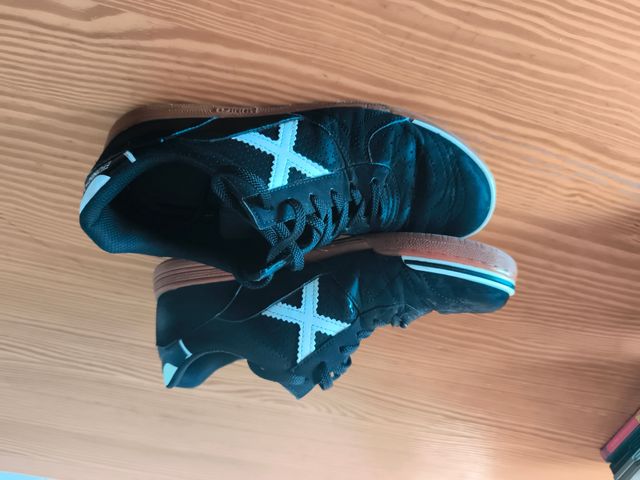 Zapatillas Munich Talla 43 Negras y Blancas