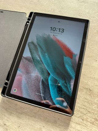 Samsung Tab A8 con funda