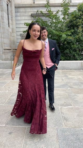 Vestido burdeos espalda descubierta
