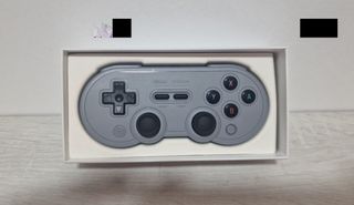 Mando 8BitDo SN30 Pro + Funda y Grip