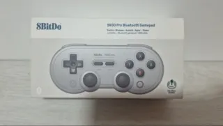 Mando 8BitDo SN30 Pro + Funda y Grip