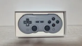 Mando 8BitDo SN30 Pro + Funda y Grip