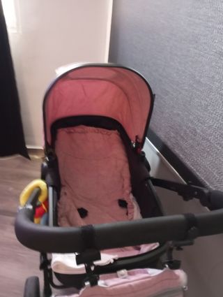 Carrito de bebé rosa