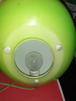 Lámpara esférica verde ver defectillo pintura