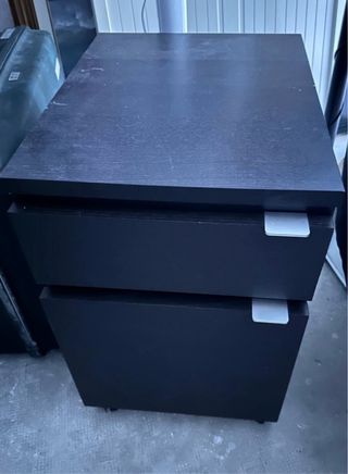 Cajonera baja negra con ruedas
