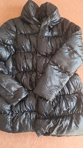 Anorak plumífero Zara Woman negro. Talla L