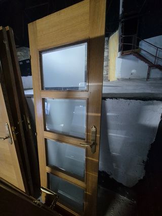 Puertas de madera maciza para casa con marcos