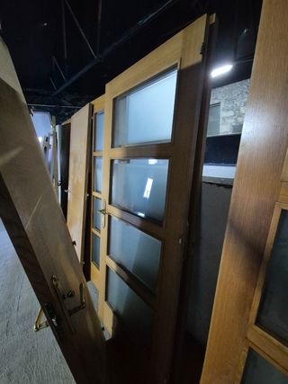Puertas de madera maciza para casa con marcos